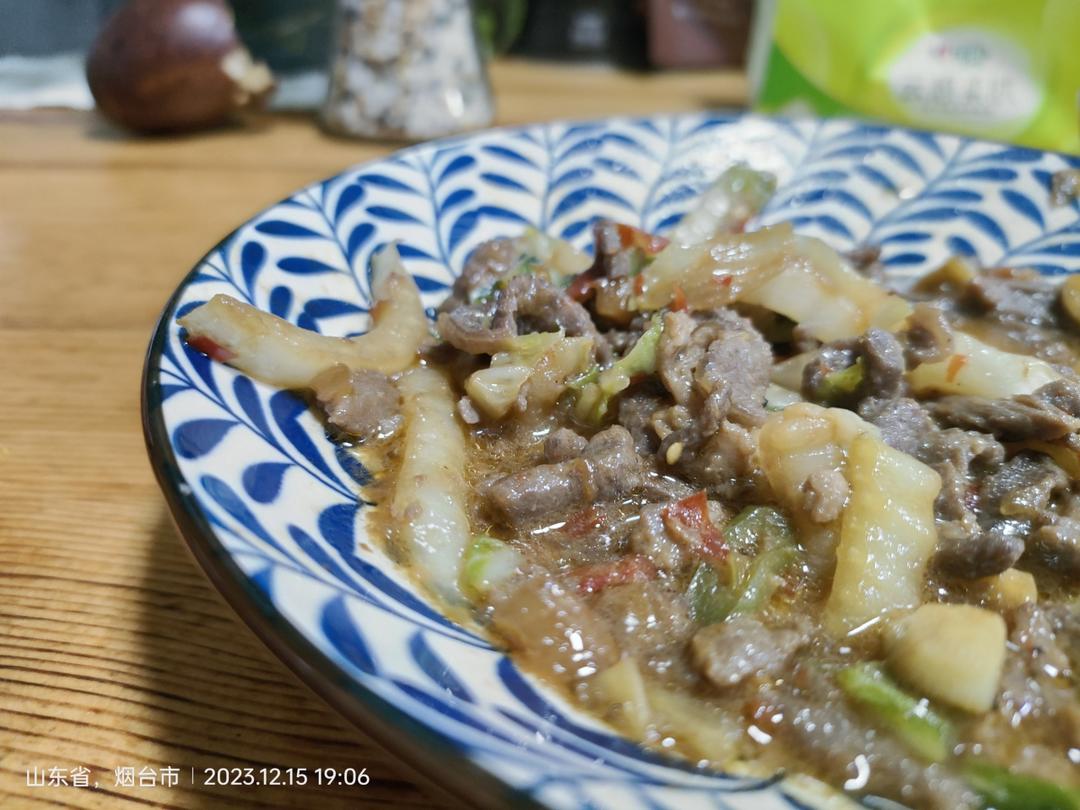 下饭神器又来了，试试这道白菜梗炒牛肉！！