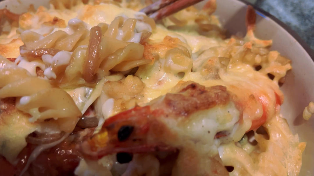 海鲜焗饭 Seafood Fried Rice with Cheesy Topping