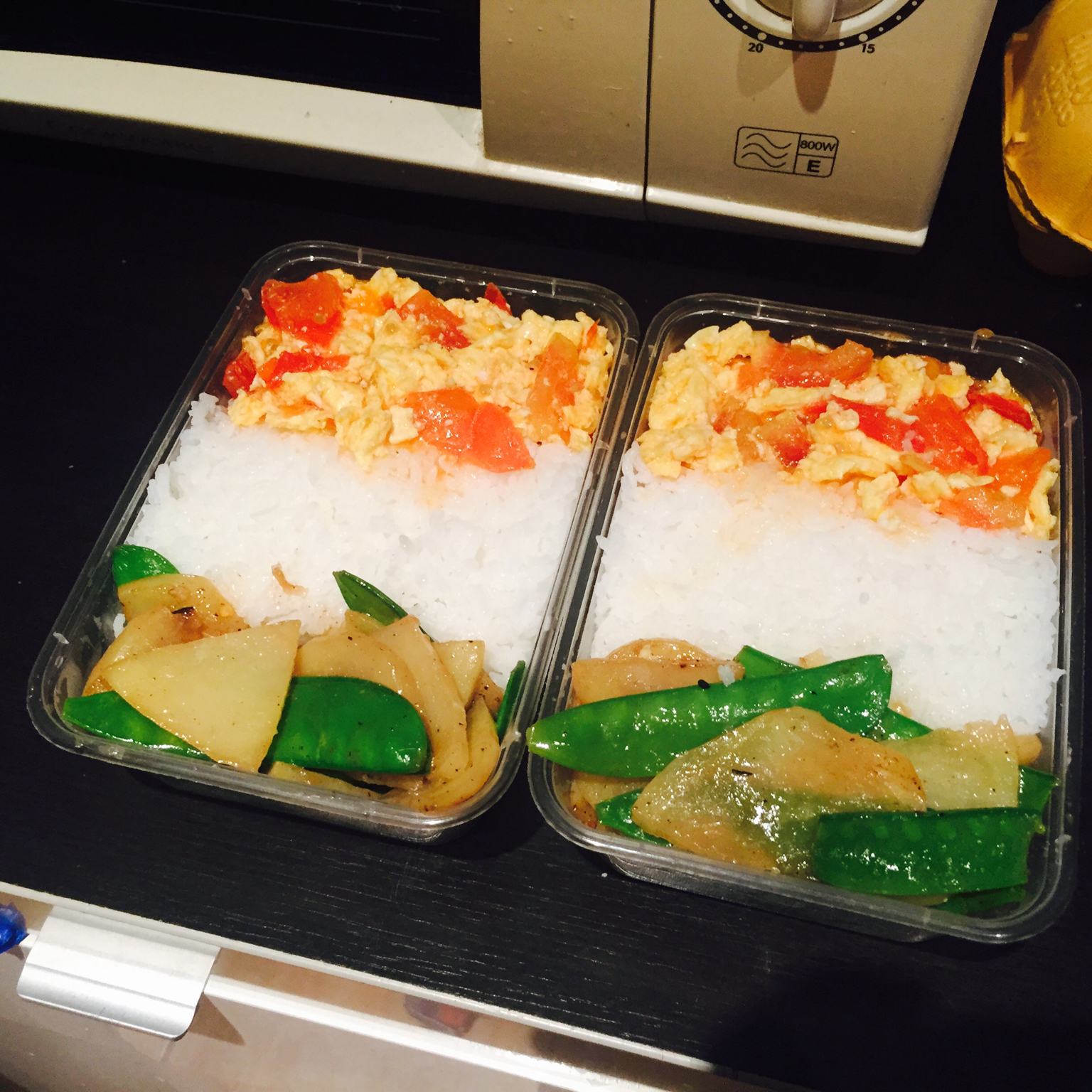 留学生与盒饭（芦笋培根，西红柿鸡蛋）