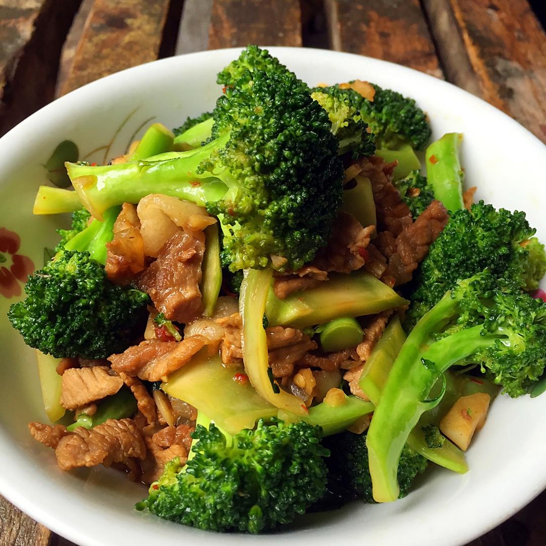 赫本好美丽做的西兰花炒肉片
