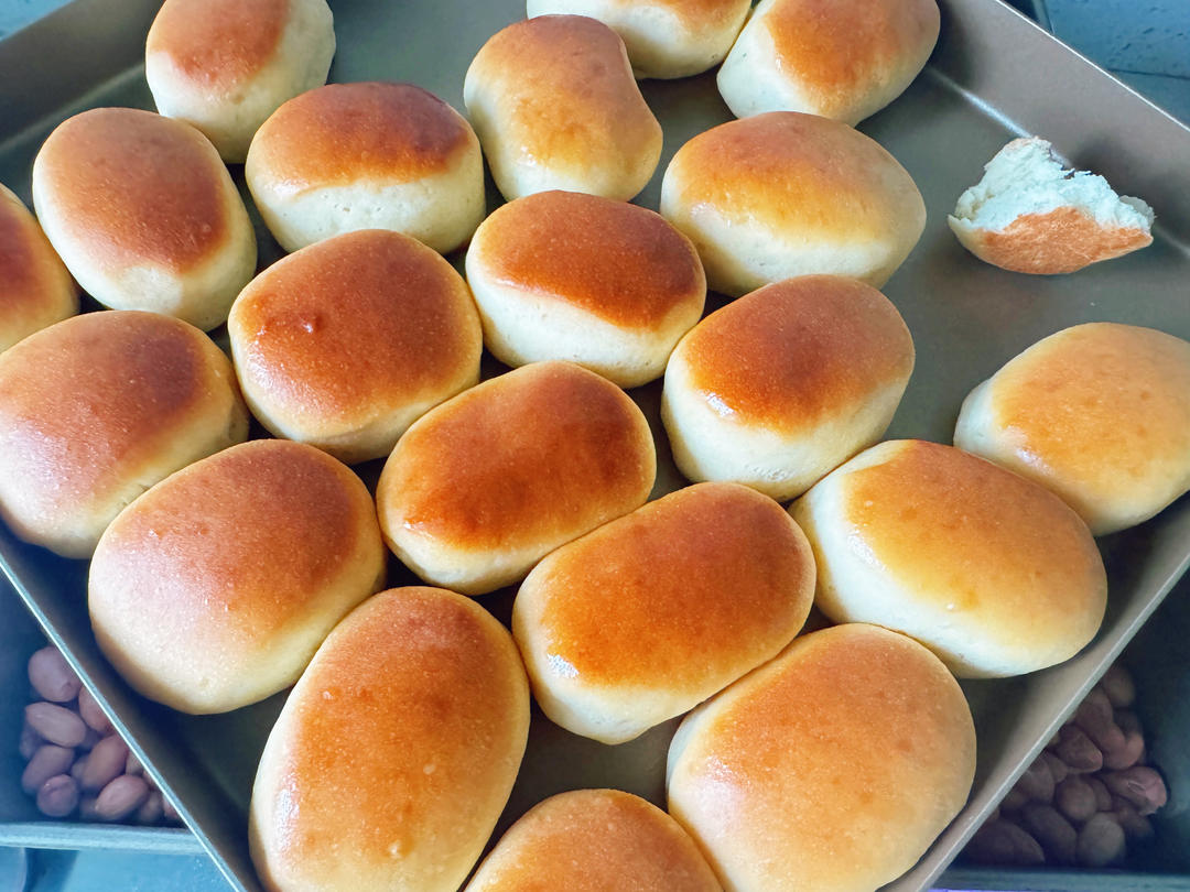 复刻一下法式小面包 一次发酵 不用整形 切一切就好 还细腻松软