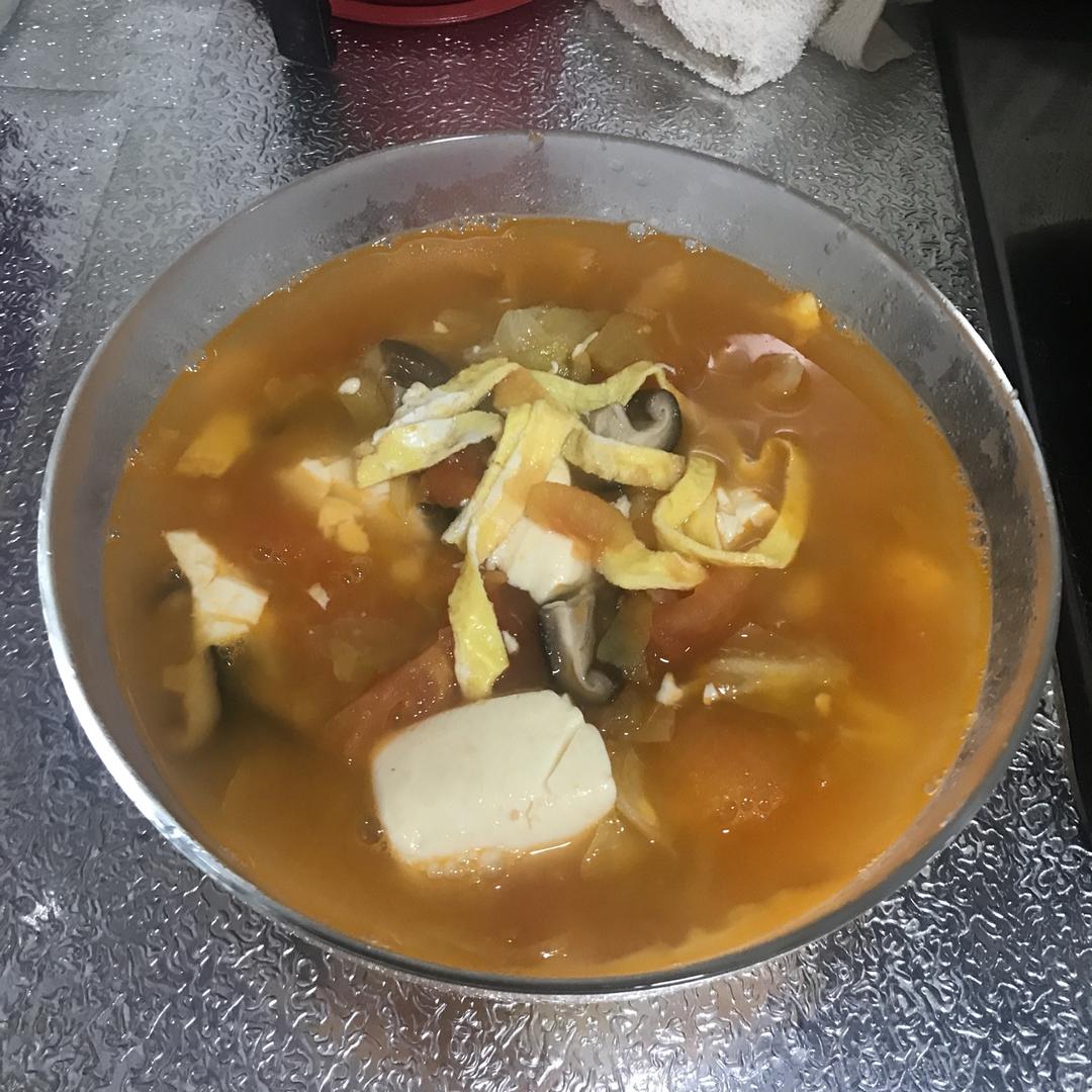 西红柿菌菇豆腐汤