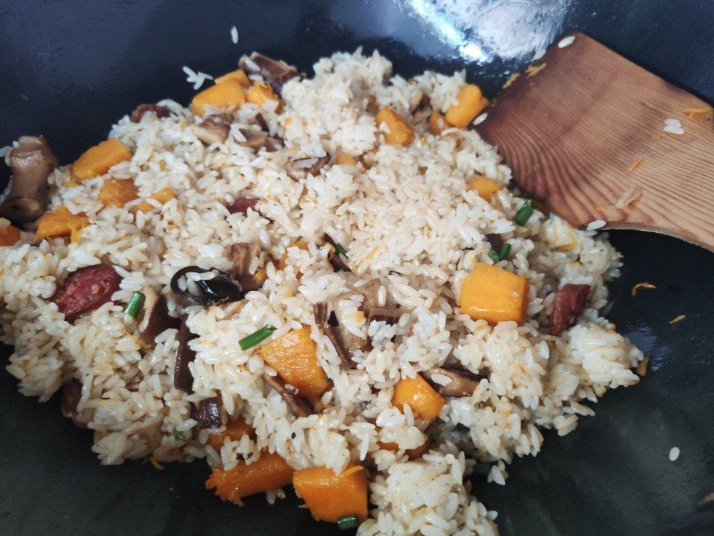 美味到不行的南瓜饭