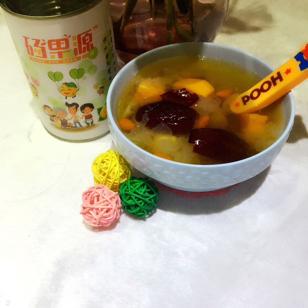 黄桃银耳莲子百合甜品的做法