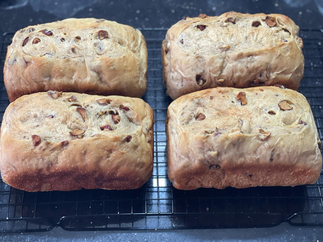 红枣核桃料多多，一炉8条小吐司记录