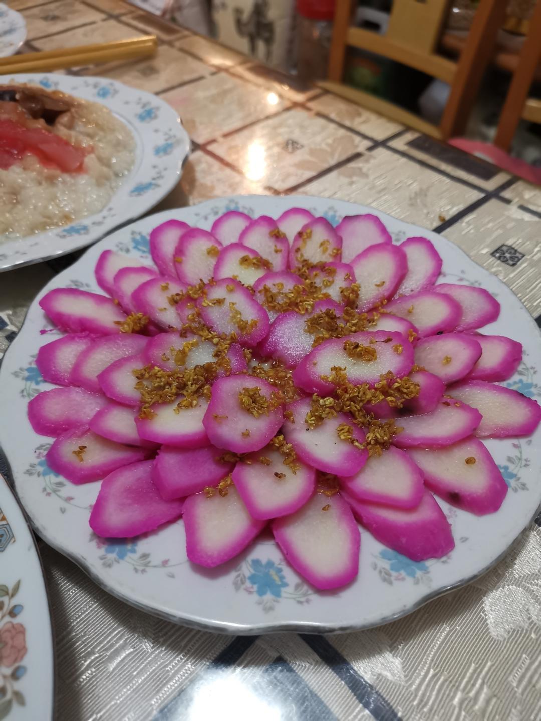 我是万万没有想到，把山药放进锅里蒸一蒸，出锅就是一道软糯香甜的甜品，寓意花开富贵，好看又好吃