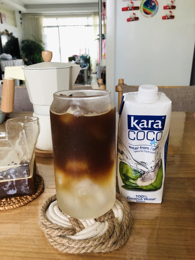 椰子水冰摇咖啡