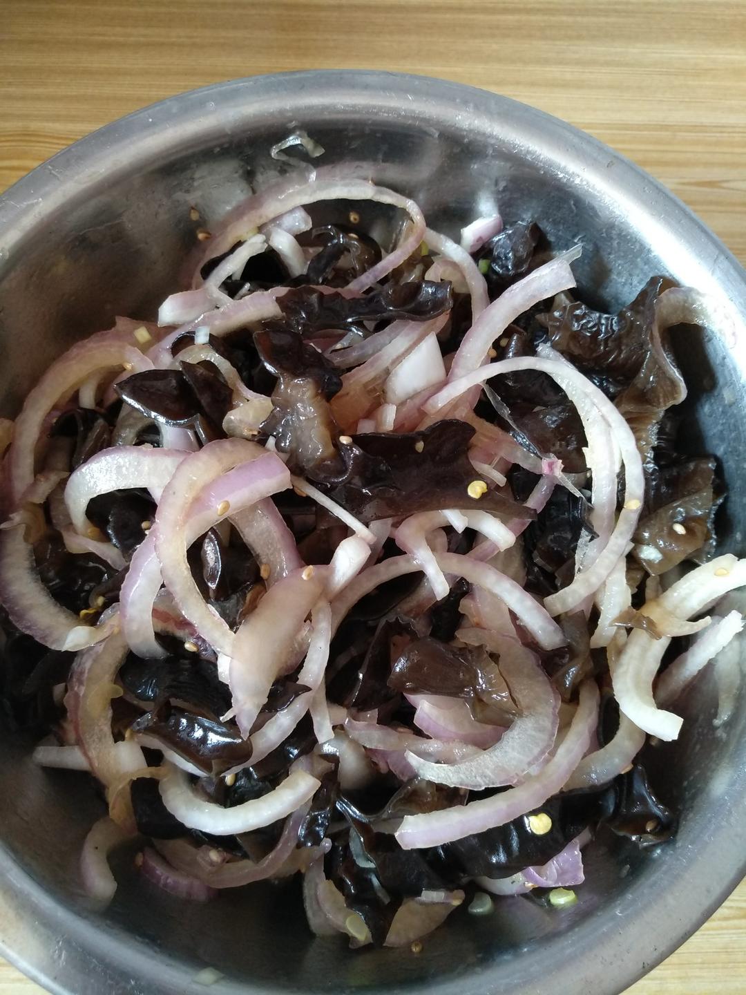 凉拌洋葱木耳