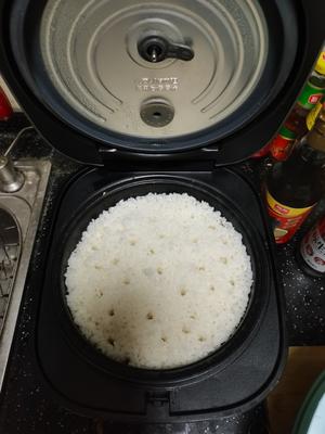 不用炒菜就能吃三碗的米饭（腊肉干饭）的做法 步骤13