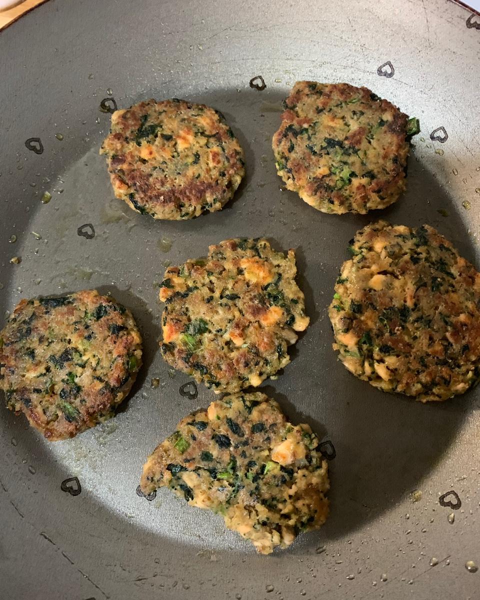亲子互动之香葱三文鱼小饼