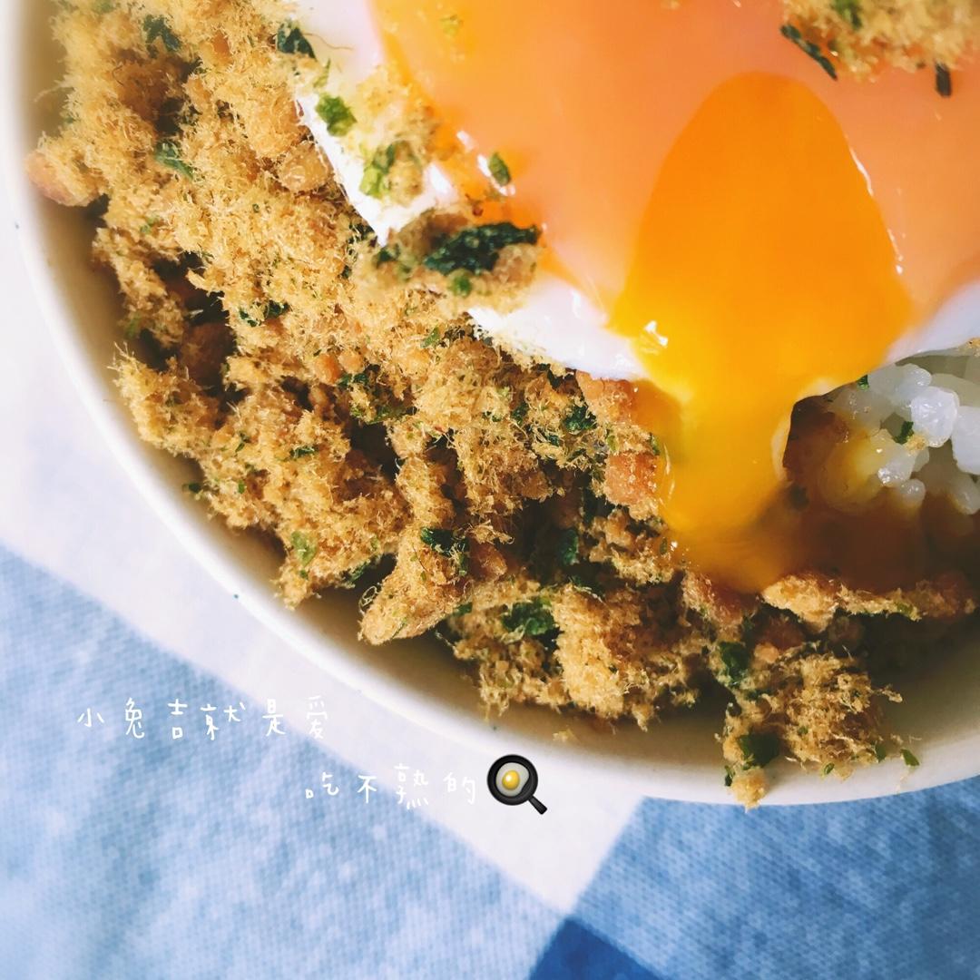 「快手」海苔肉松鸡蛋拌饭