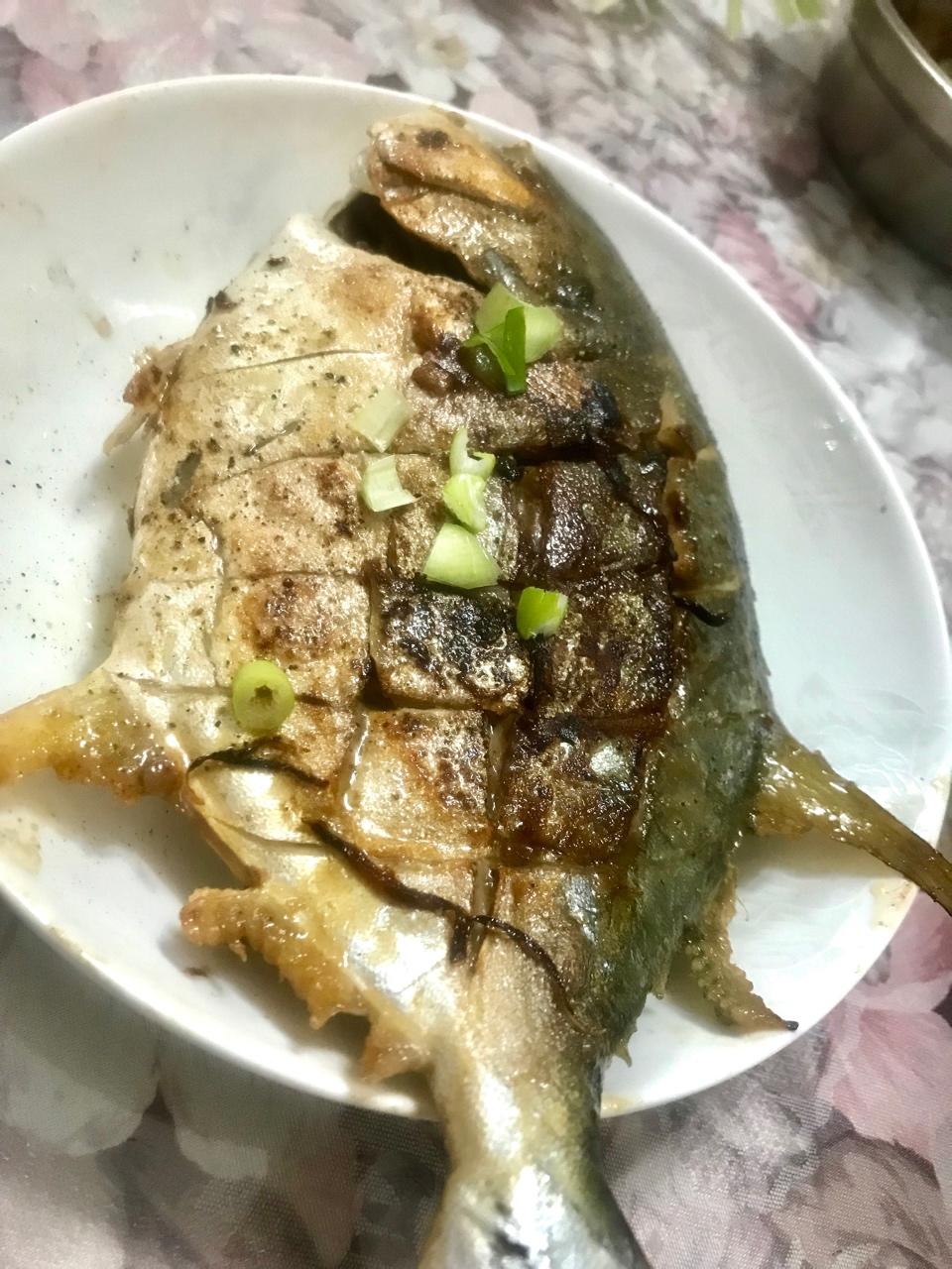 干煎椒盐鲳鱼