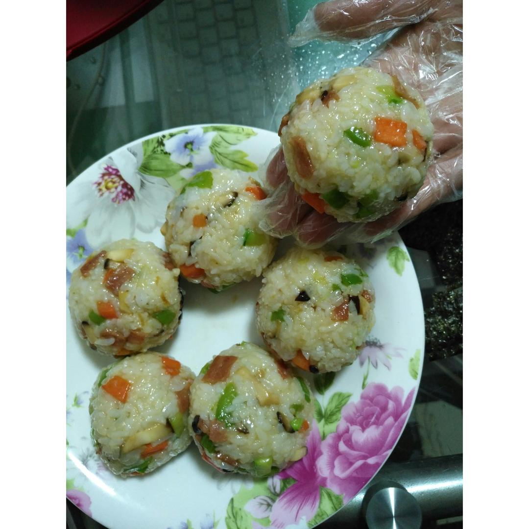 小盆友超爱的肉松饭团子