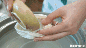 菱角焖排骨｜软糯鲜甜的做法 步骤1