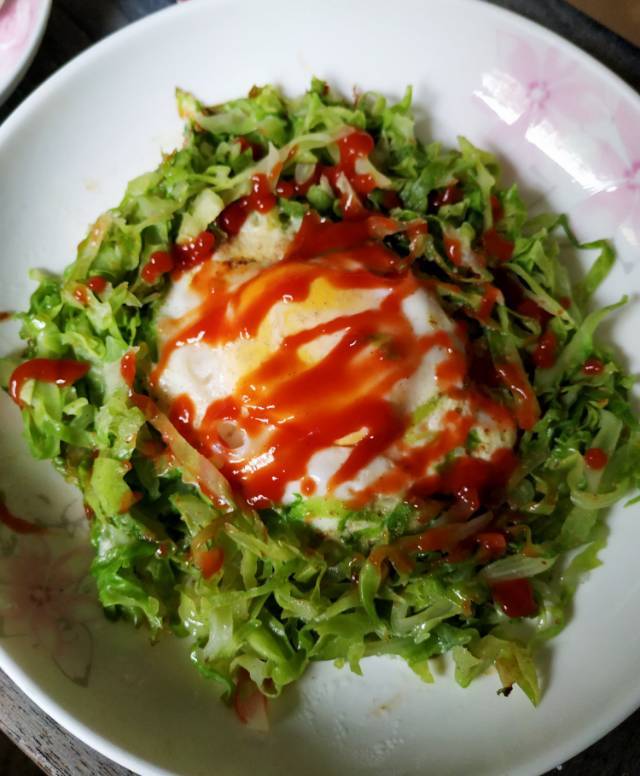 有颜有料的圆白菜抱蛋饼