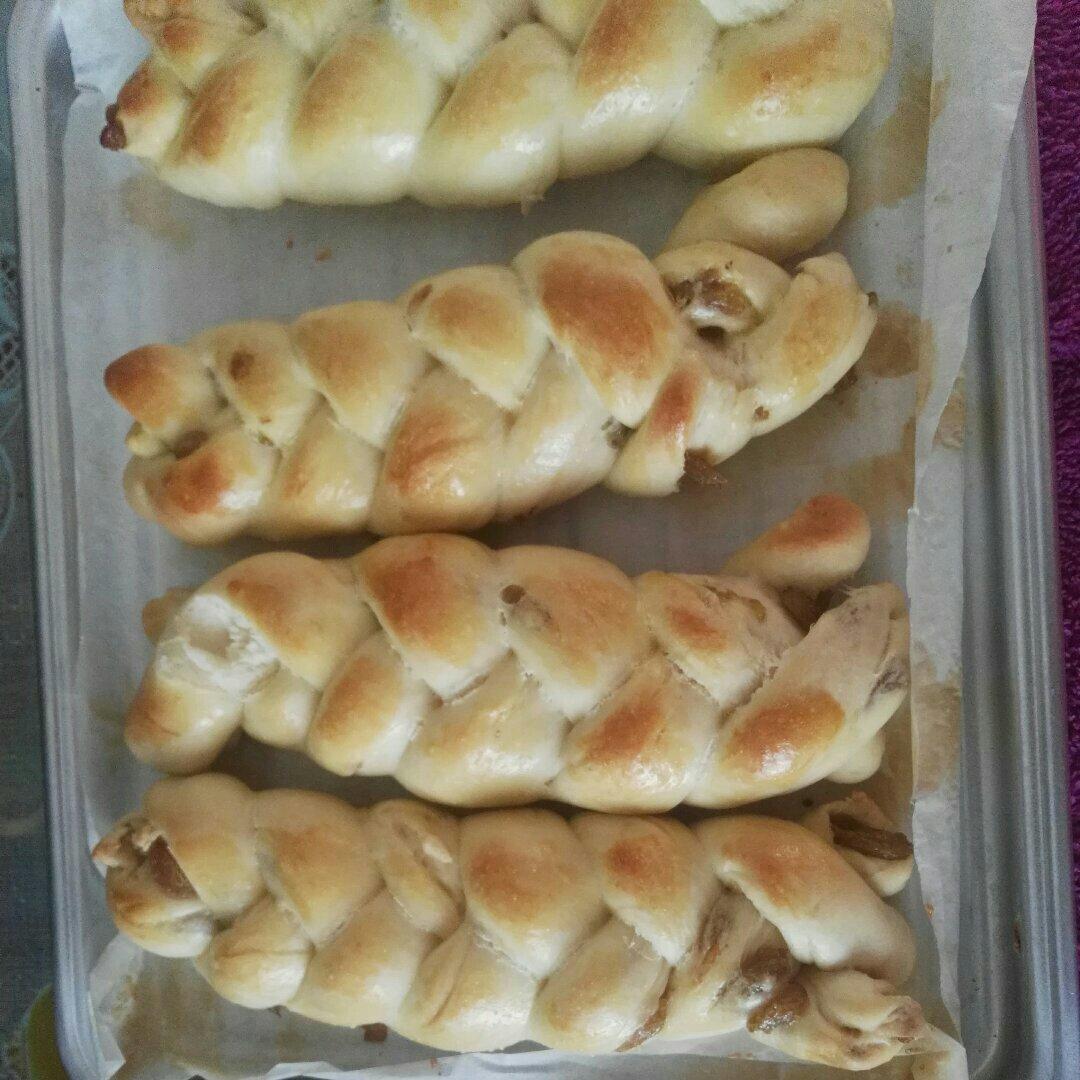 葡萄干麻花辫面包