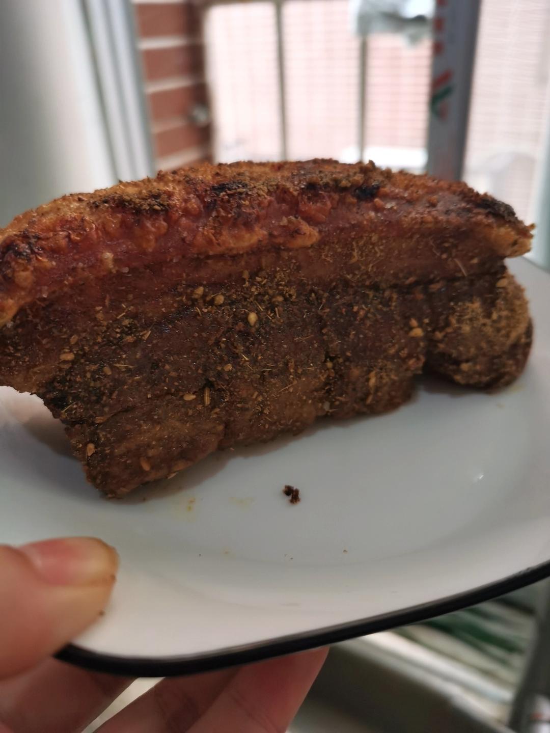 脆皮烧肉，皮酥脆、肉甘香，生烧做法