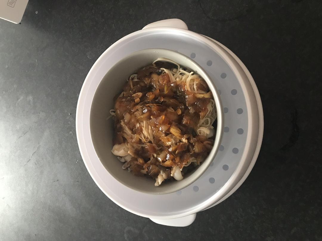 蒜蓉蒸墨鱼仔金针菇