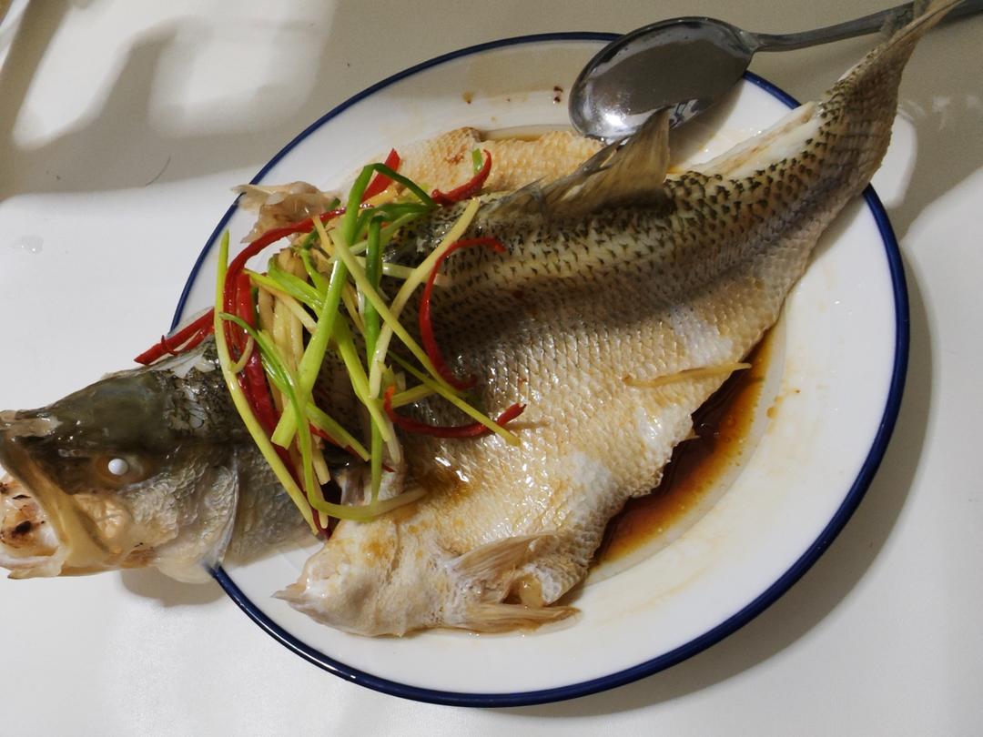 10分钟做 清蒸鲈鱼 （附切鱼图解）
