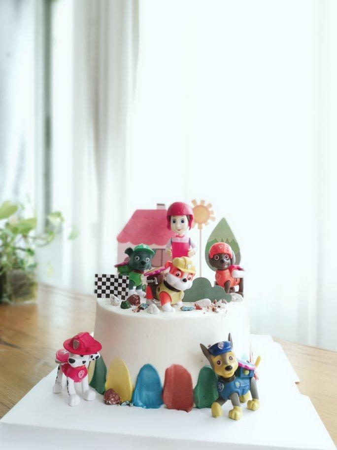 磕蛋糕的日子里……