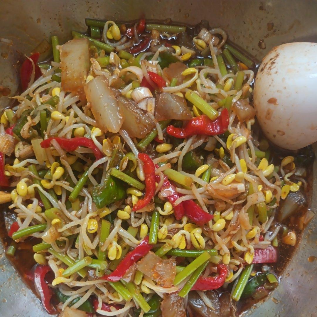 凉拌蒜苔黄豆芽