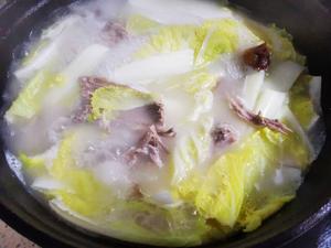 白菜粉丝鸭架汤的做法 步骤6