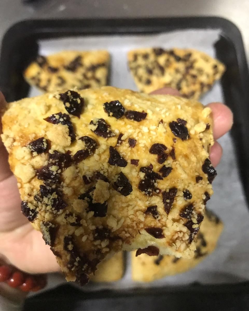 满屋飘香，口口都是满足——酥松香甜的蔓越莓蜜豆司康