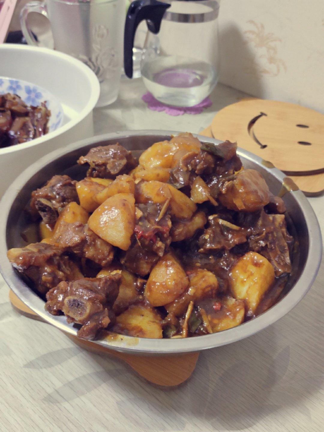 土豆烧排骨