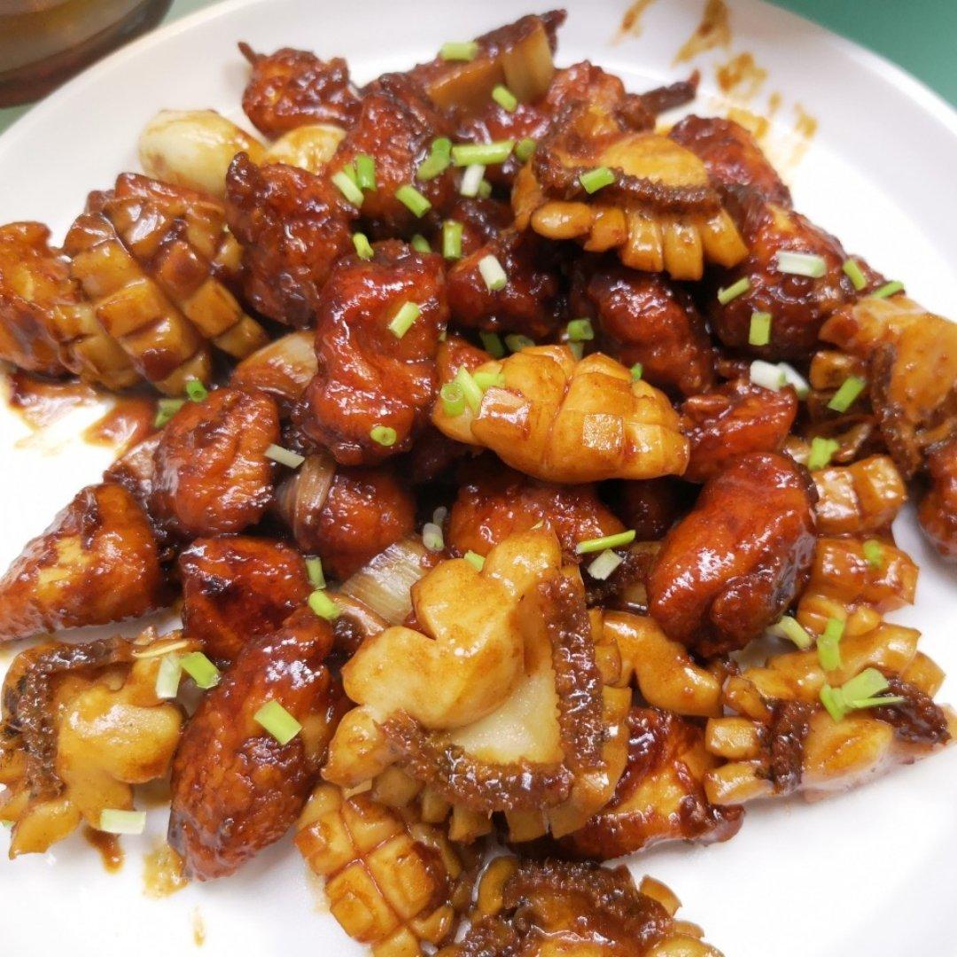 浓郁弹牙的鲜鲍焖鸡球