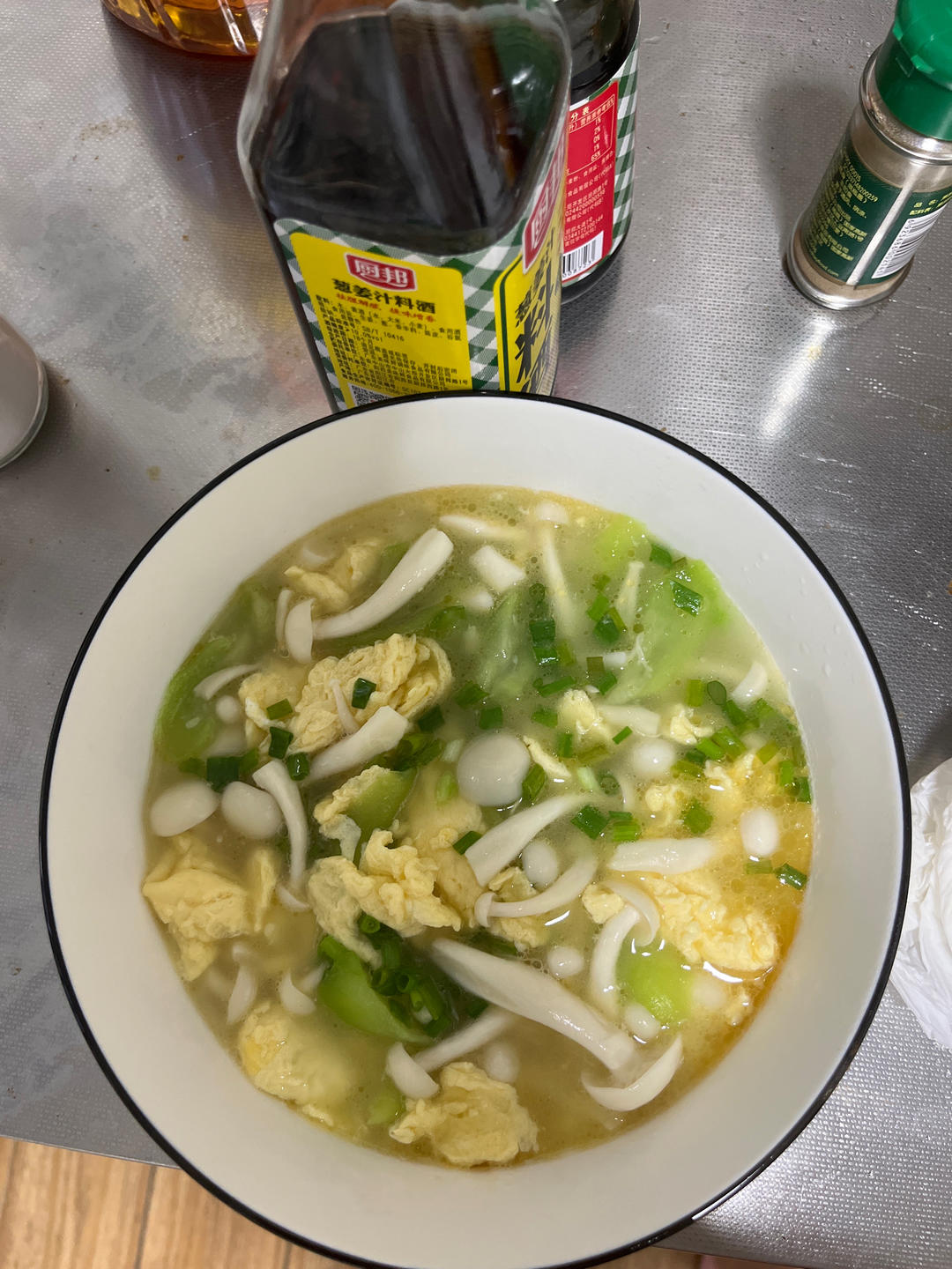 白玉菇鸡蛋丝瓜汤（原汁原味）