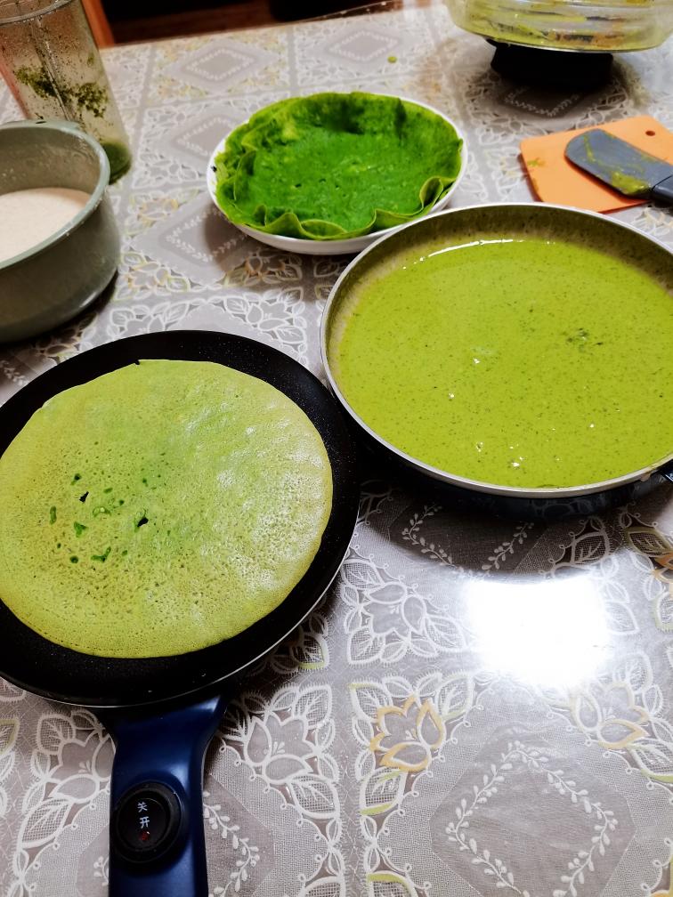 薄饼机的花样食谱（菠菜薄饼）