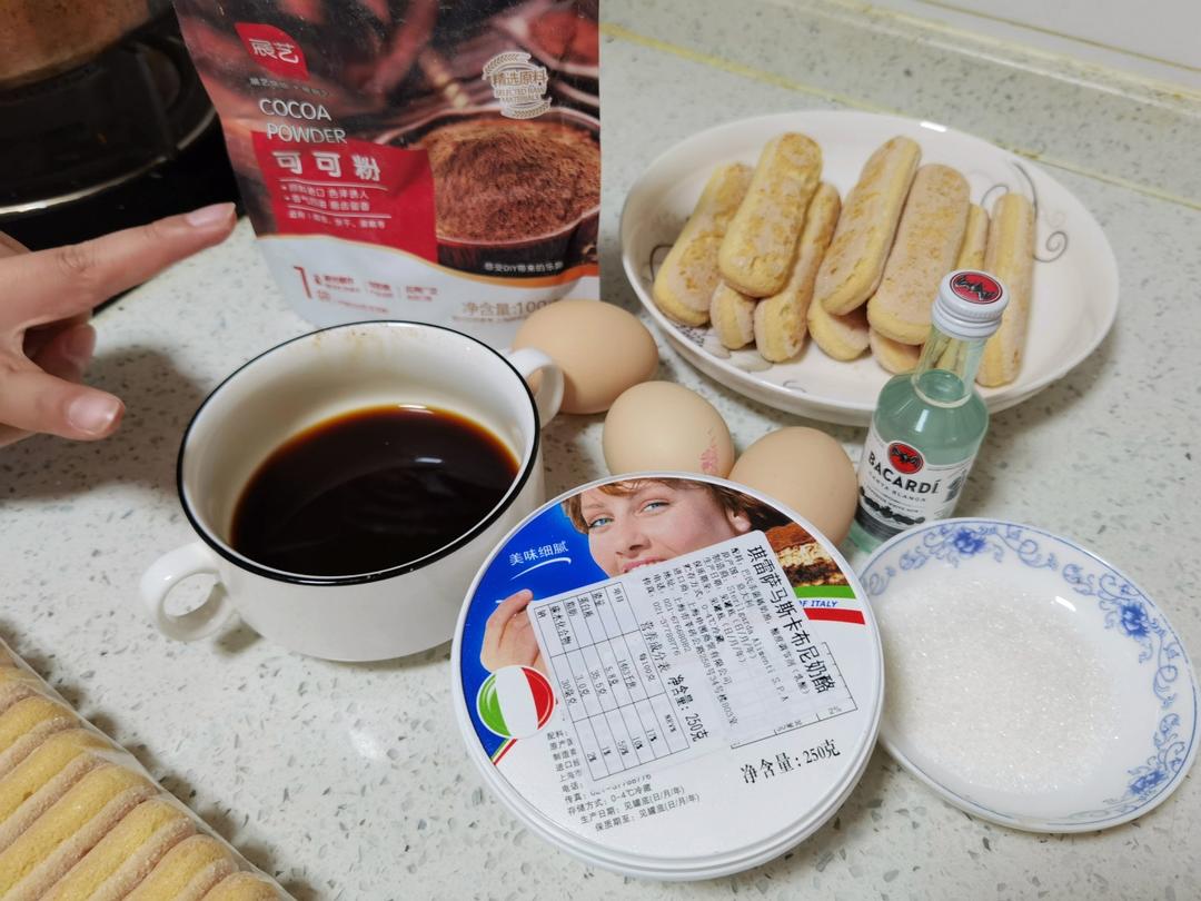 在欧洲学会的经典版提拉米苏