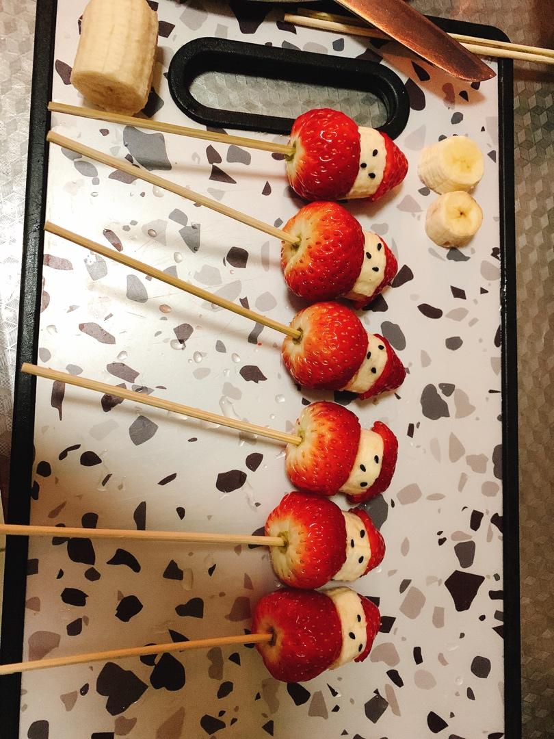 圣诞款草莓香蕉糖葫芦