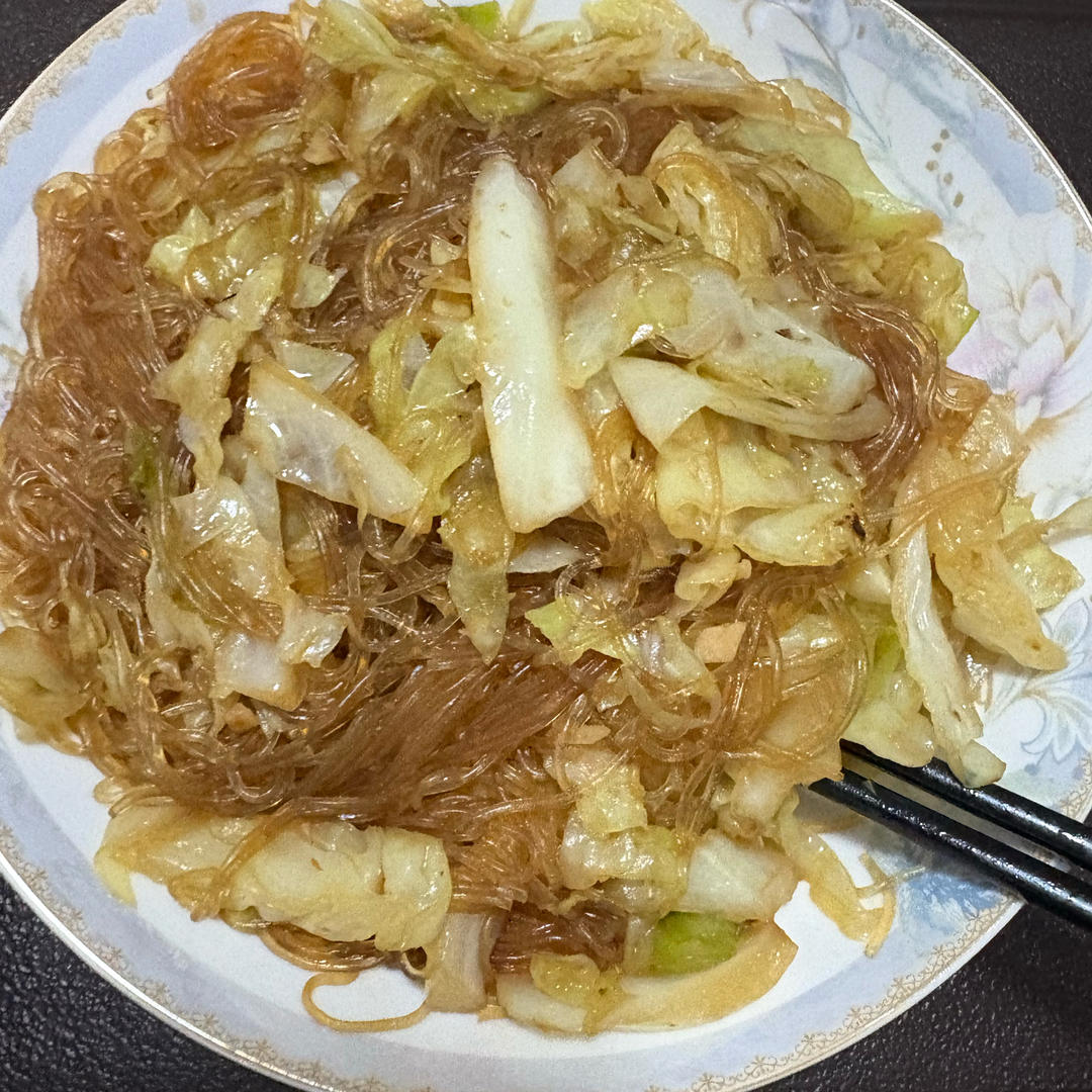 最近爱吃粉丝粉条～包菜炒粉丝