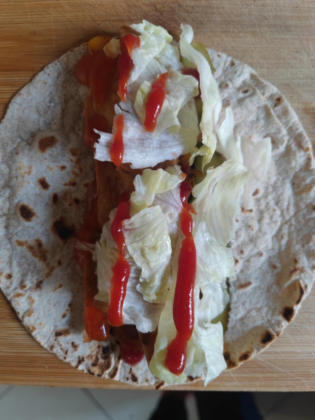 全麦墨西哥鸡肉蔬菜卷饼