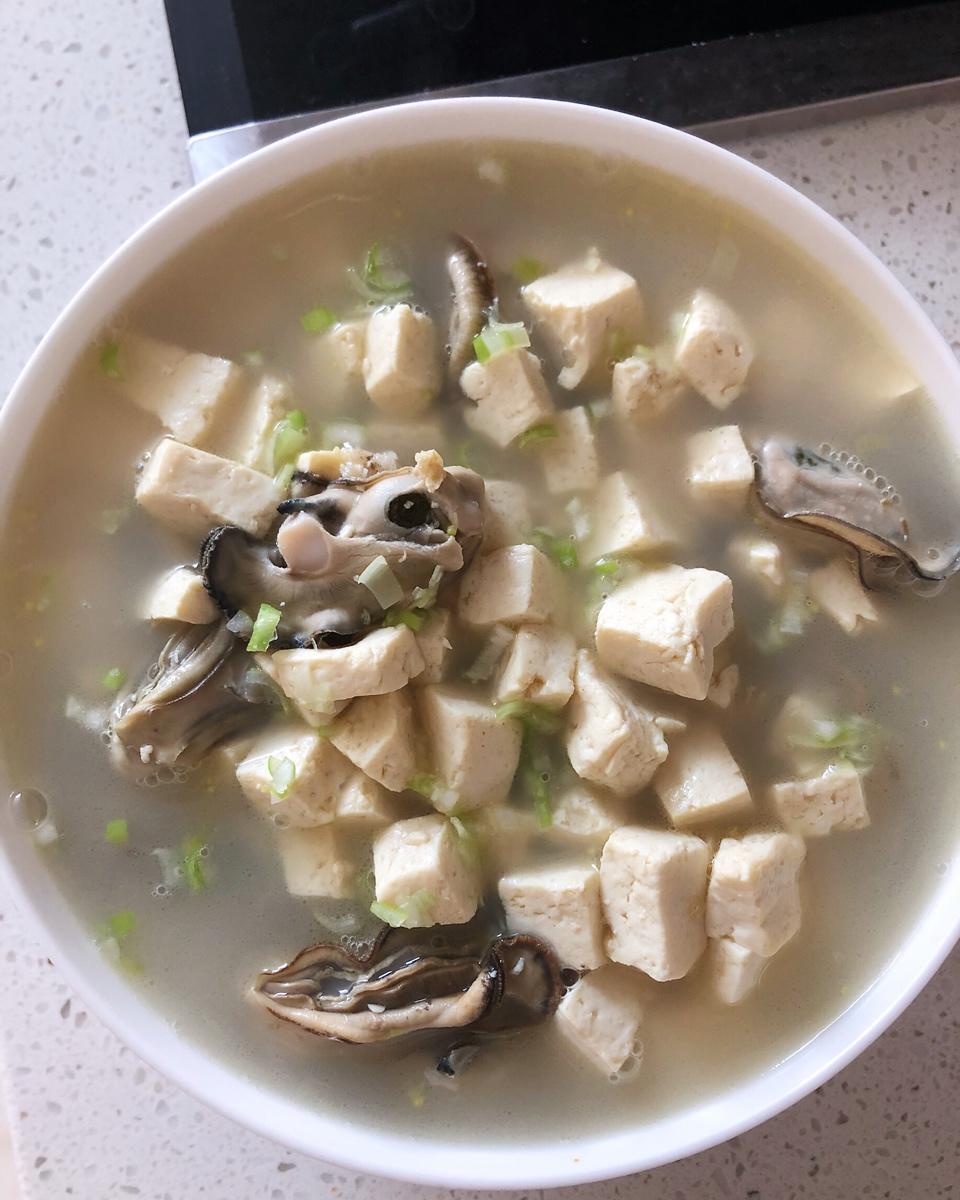 海蛎子豆腐汤