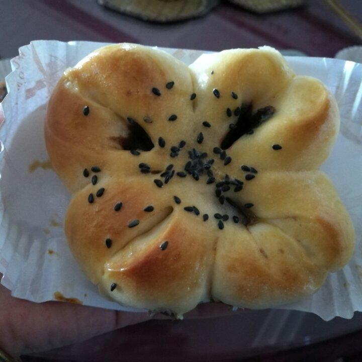豆沙花式面包