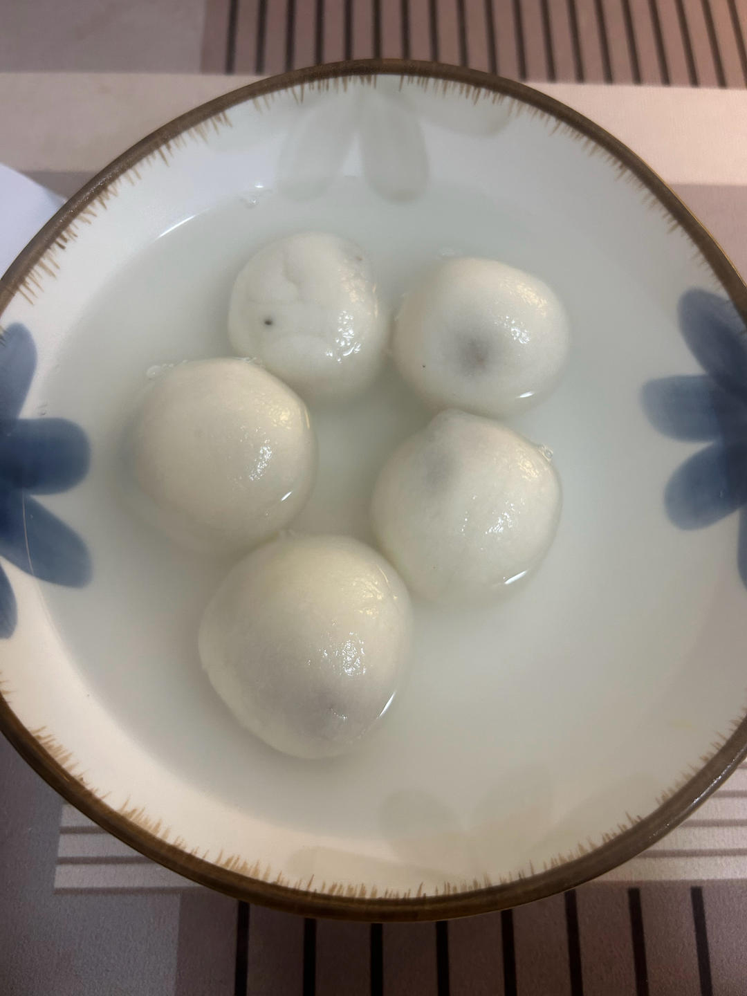 花生黑芝麻汤圆