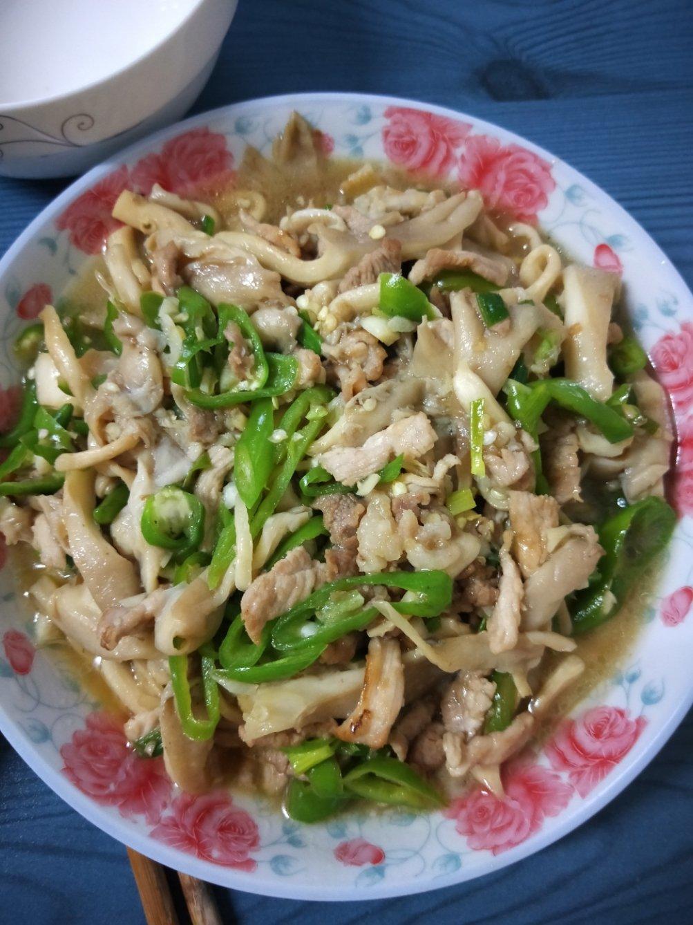 青椒肉丝炒平菇