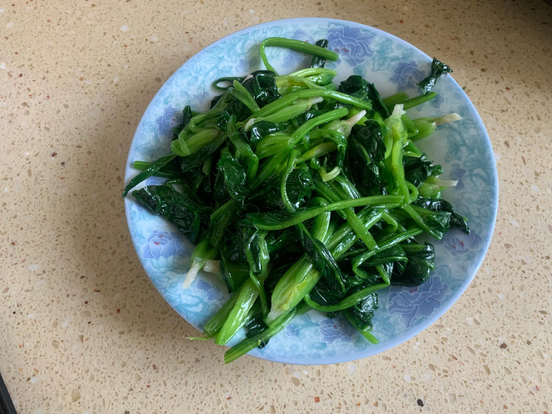 不涩口又嫩的清炒菠菜