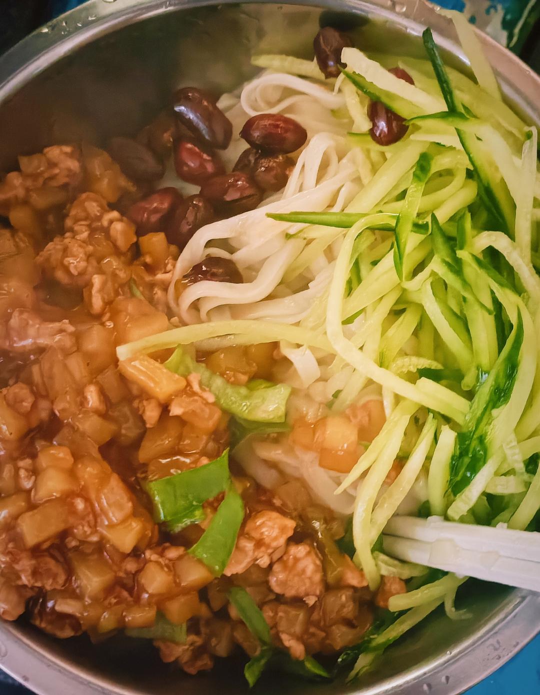 真想让你们尝尝这碗肉酱拌面🍜太香太香了