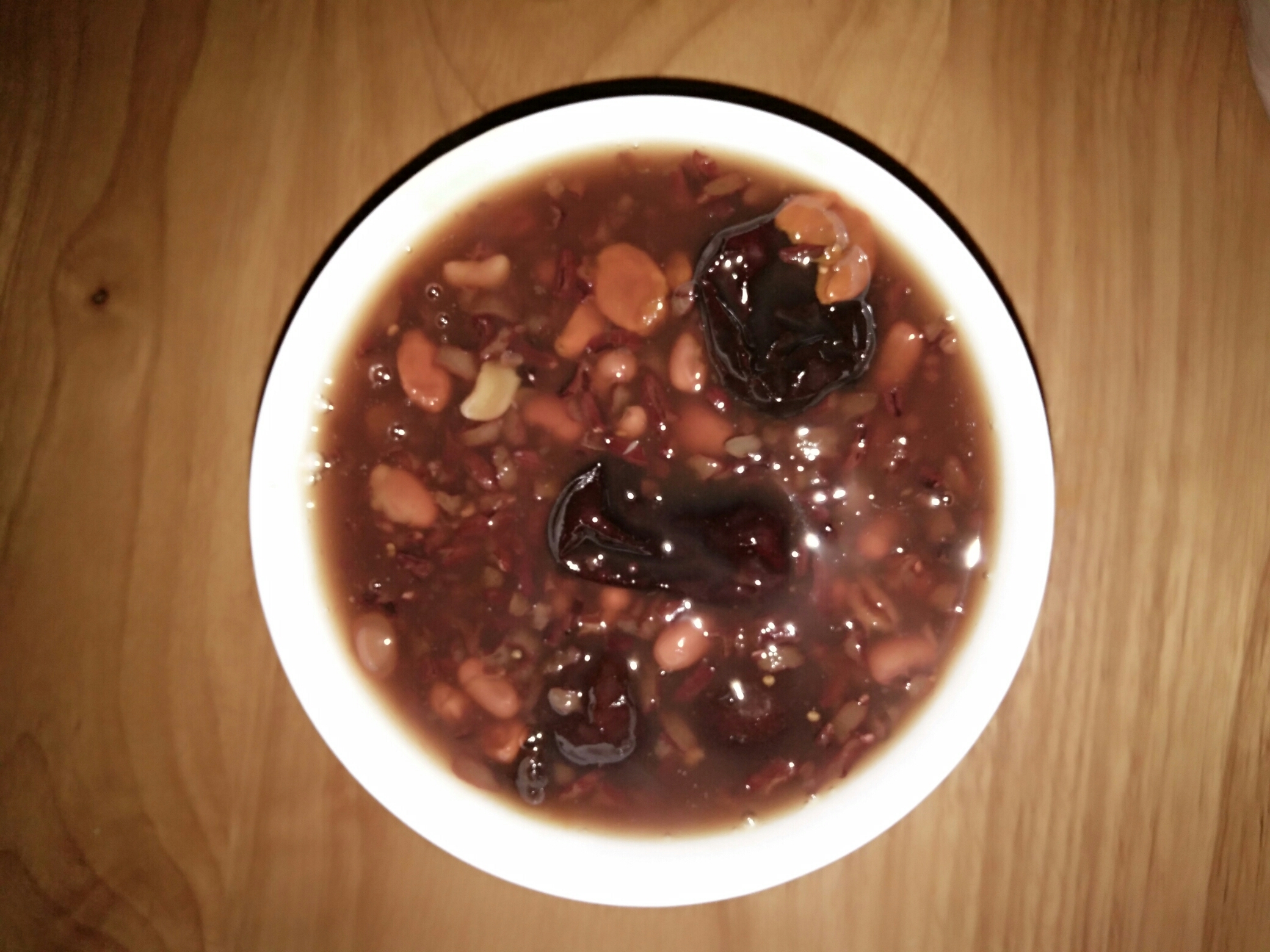 黑米赤豆红枣枸杞粥的做法