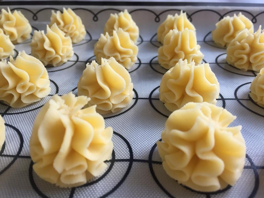 被业界猜了很久的网红牛油小花曲奇配方，酥的掉渣