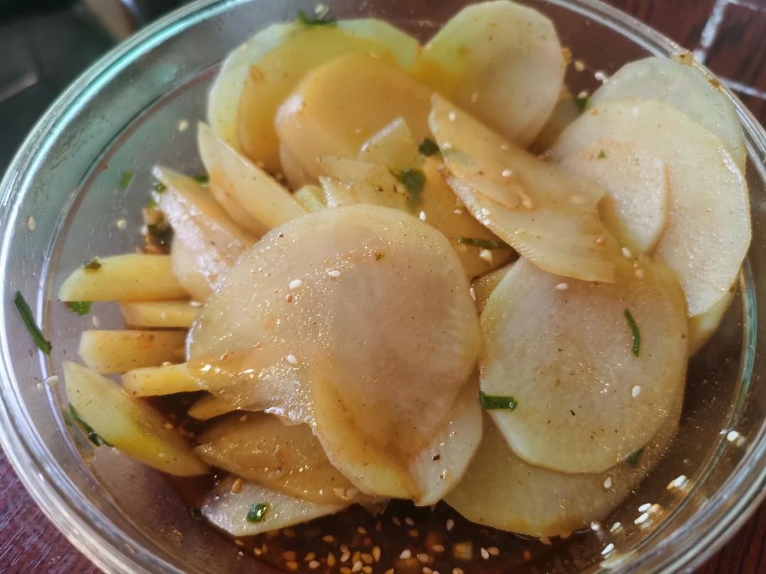 土豆销魂吃法！酸辣开胃的凉拌土豆片