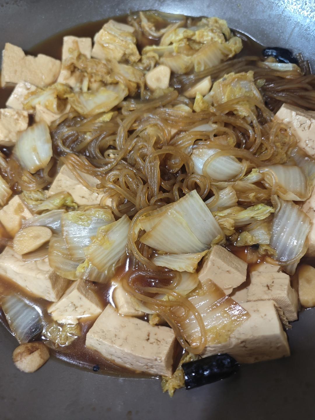 家常白菜粉条炖豆腐