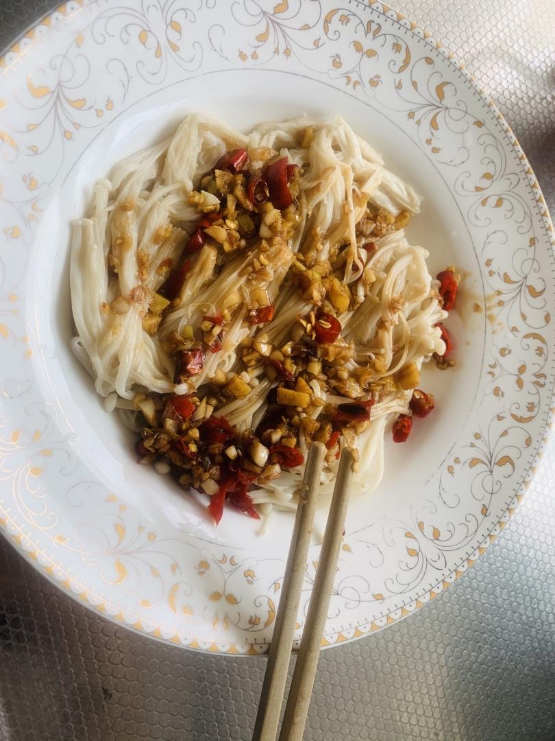 凉拌金针菇