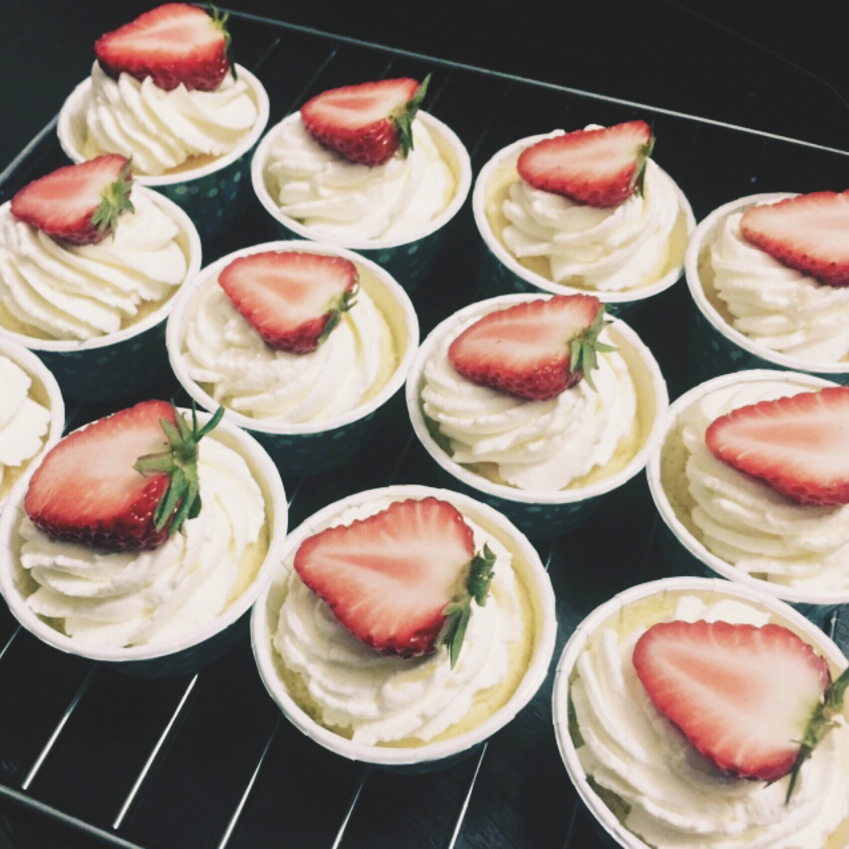 鲜奶油戚风杯子蛋糕（纸杯蛋糕）