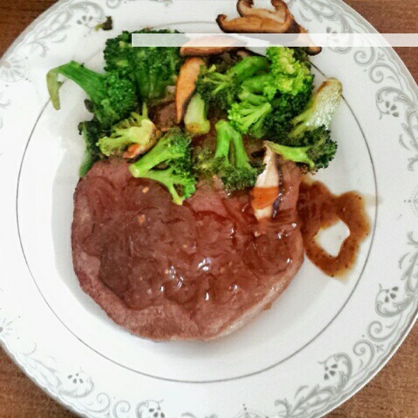 黑椒牛排（配土豆/鸡蛋，意面/蔬菜）