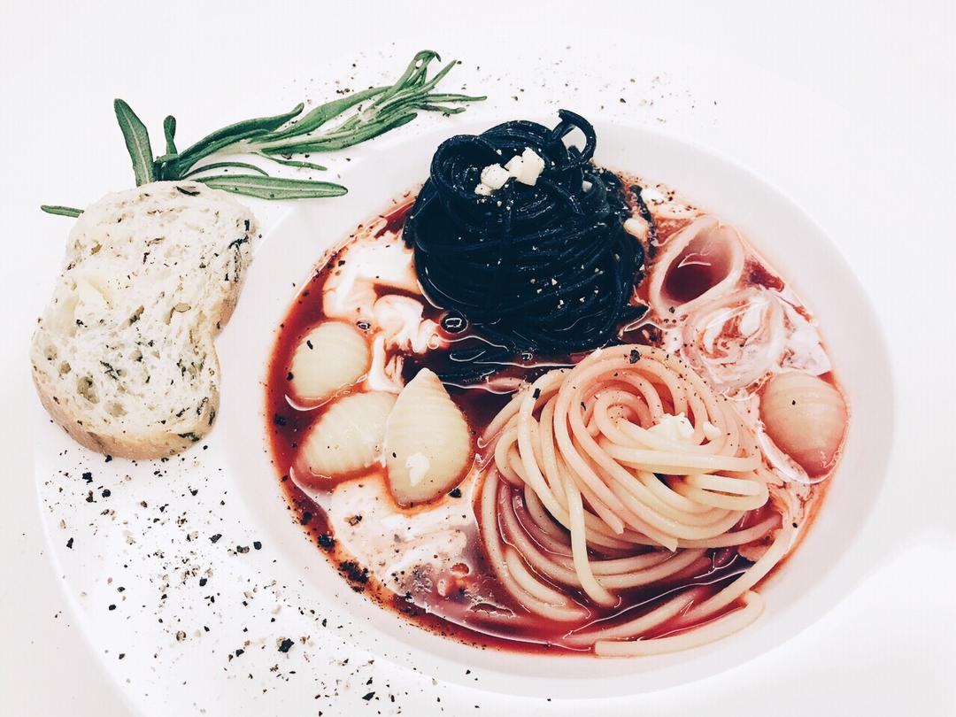 小ss酱做的电影喜欢你,暴力萝莉搞定挑剔大叔的 — 女巫汤意面