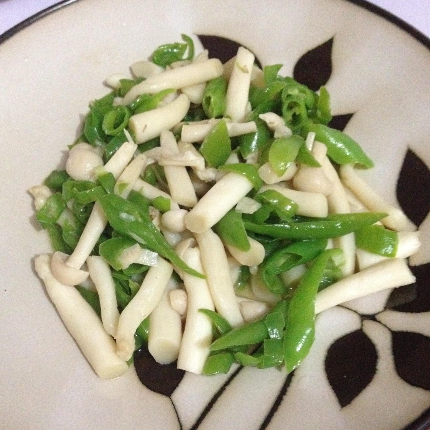 青椒海鲜菇爆炒肉片